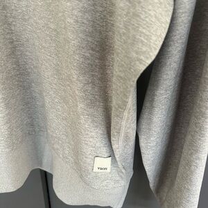 XS Vuori Long sleeve DAYDREAM crew. Performance top. Like new.